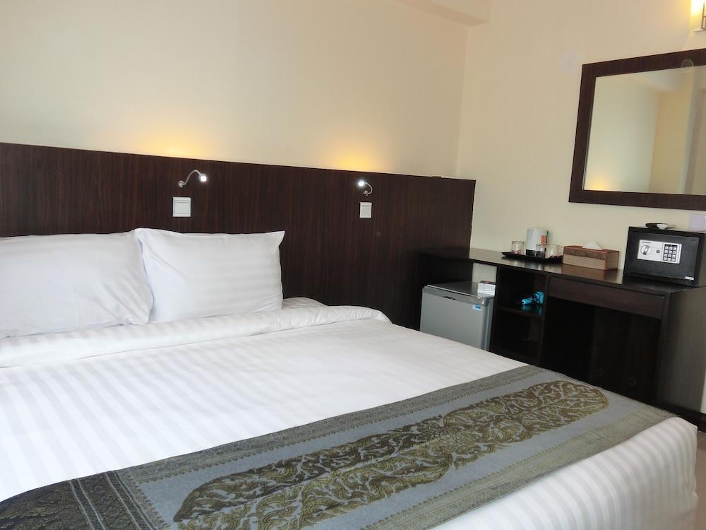 Hotel Yankin Rangun Zewnętrze zdjęcie
