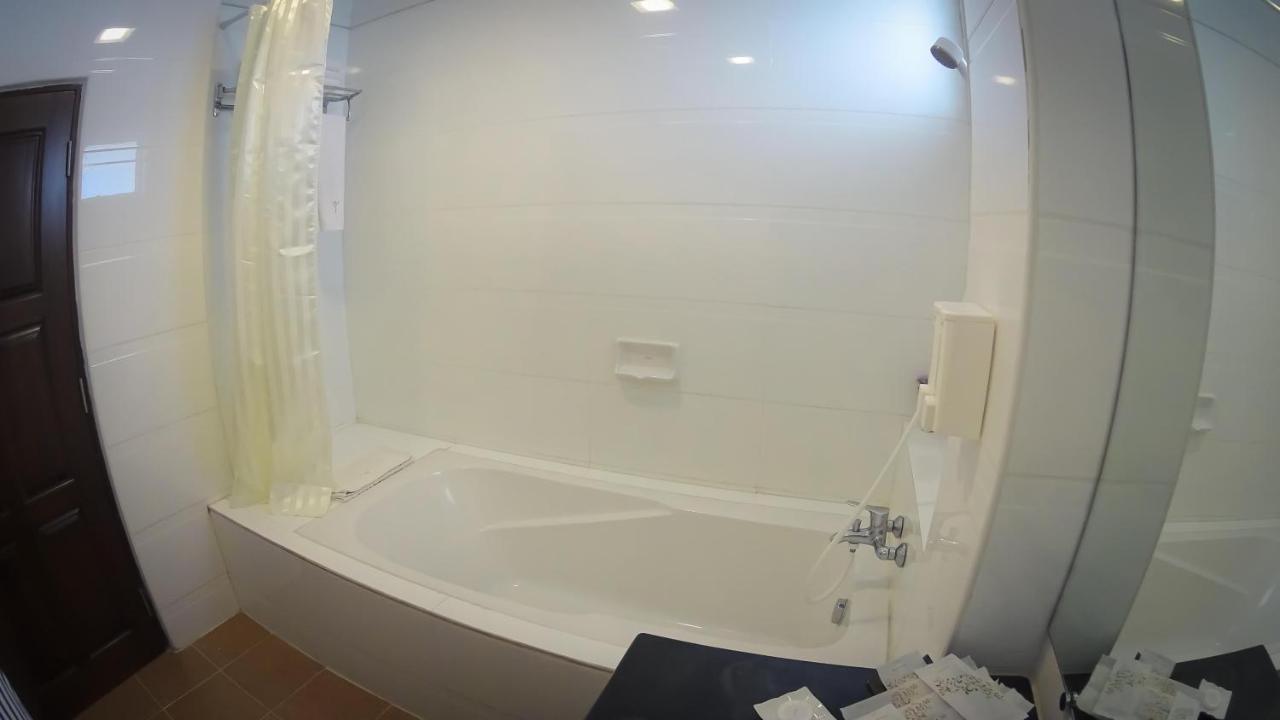 Hotel Yankin Rangun Zewnętrze zdjęcie