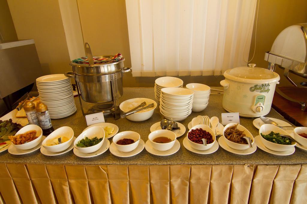 Hotel Yankin Rangun Zewnętrze zdjęcie