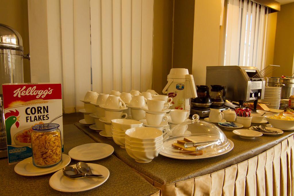 Hotel Yankin Rangun Zewnętrze zdjęcie
