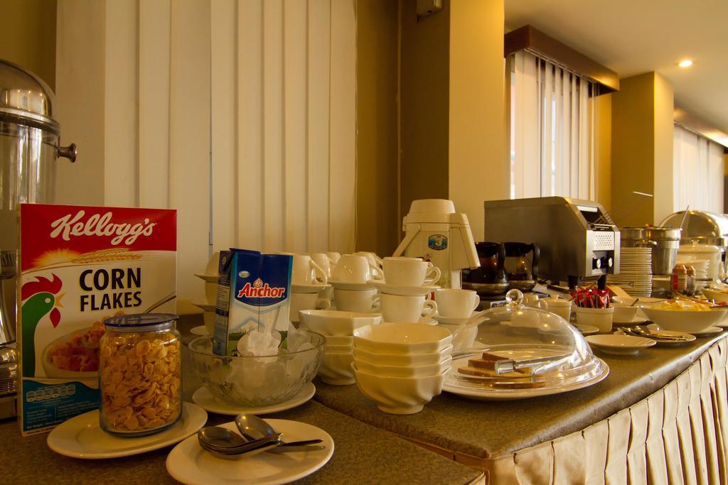 Hotel Yankin Rangun Zewnętrze zdjęcie