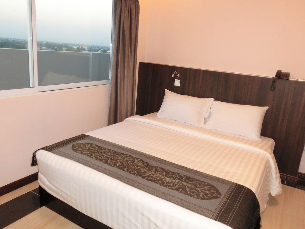 Hotel Yankin Rangun Zewnętrze zdjęcie
