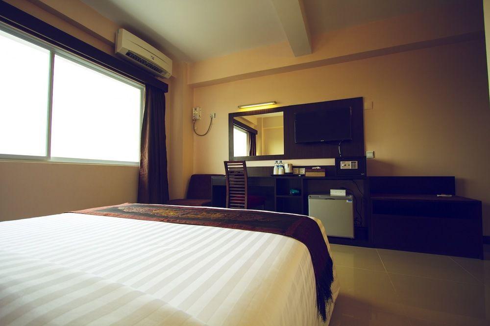 Hotel Yankin Rangun Zewnętrze zdjęcie