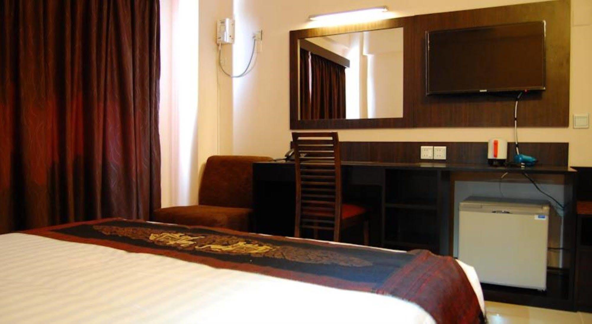 Hotel Yankin Rangun Zewnętrze zdjęcie