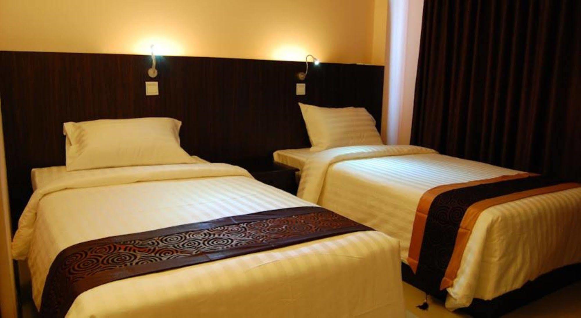 Hotel Yankin Rangun Zewnętrze zdjęcie