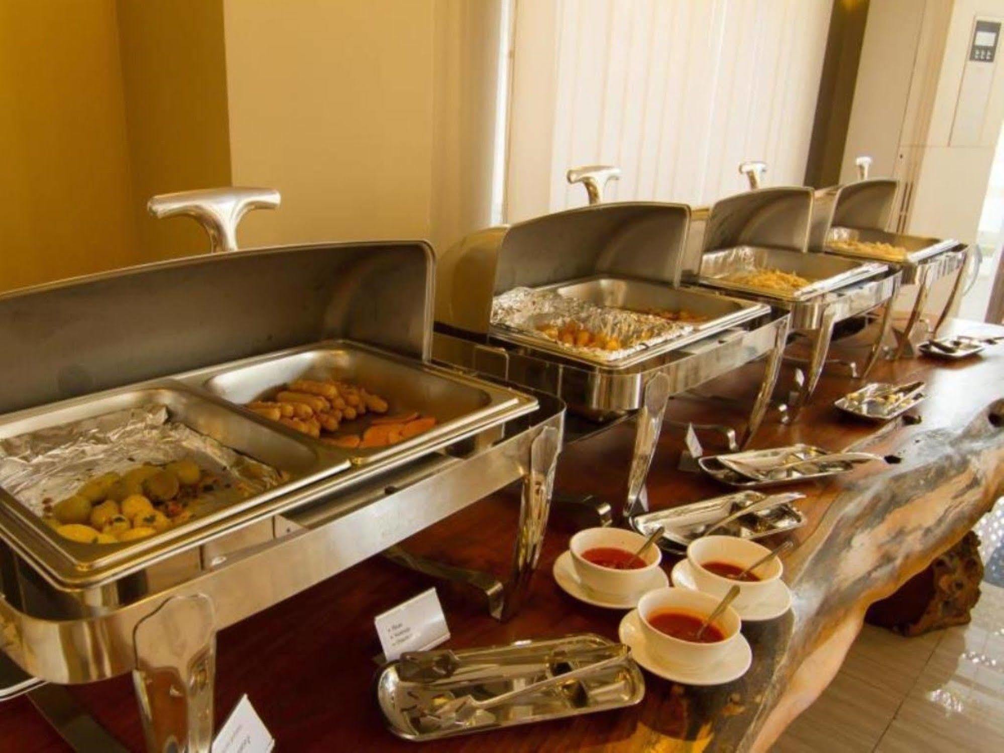 Hotel Yankin Rangun Zewnętrze zdjęcie