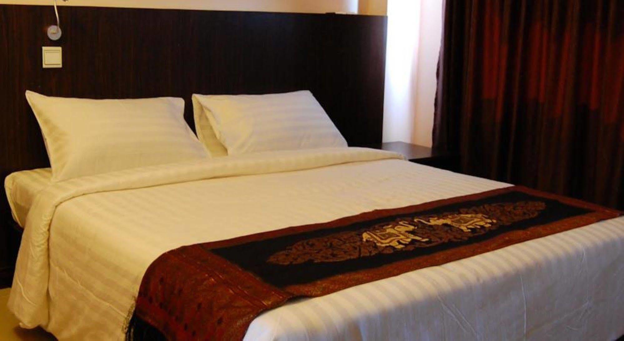 Hotel Yankin Rangun Zewnętrze zdjęcie