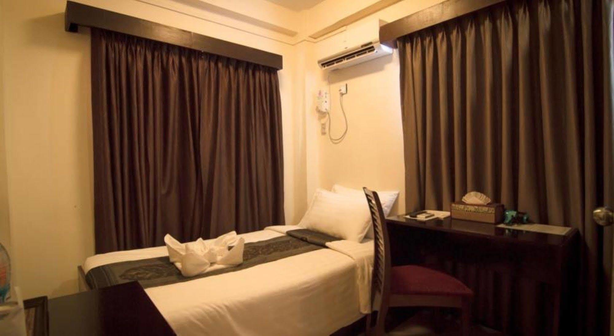 Hotel Yankin Rangun Zewnętrze zdjęcie